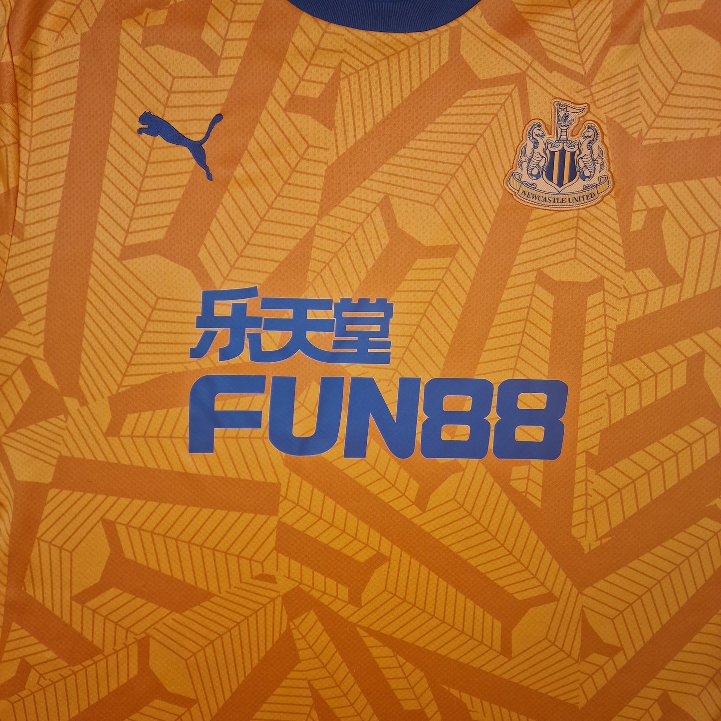 Newcastle United 2019/2020 Third Football Shirt (XL)