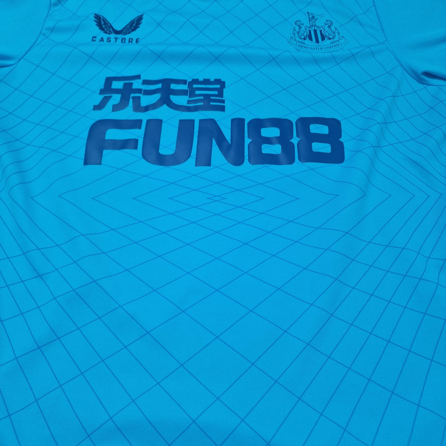 Newcastle United 2021/2022 Third Football Shirt (XL)