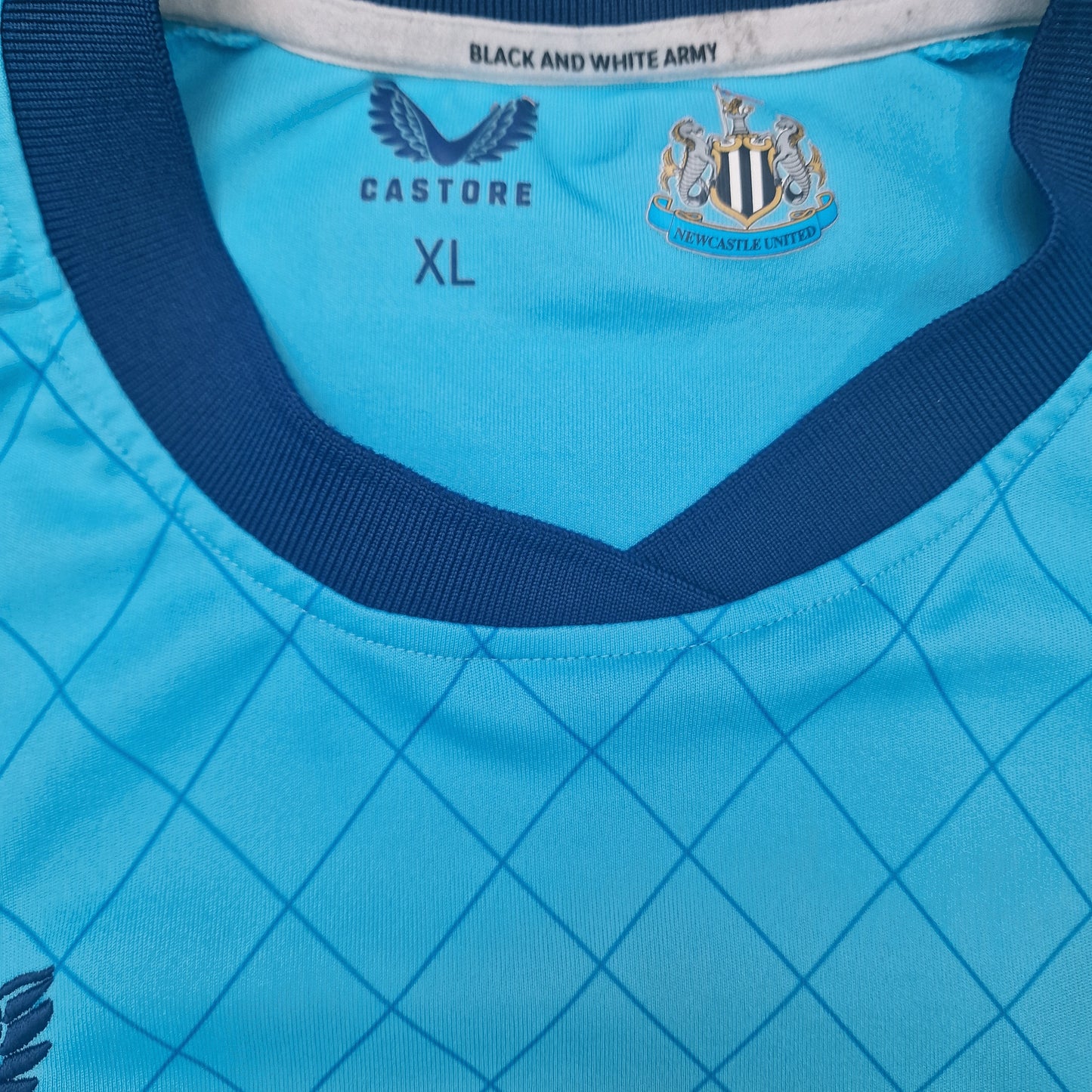 Newcastle United 2021/2022 Third Football Shirt (XL)