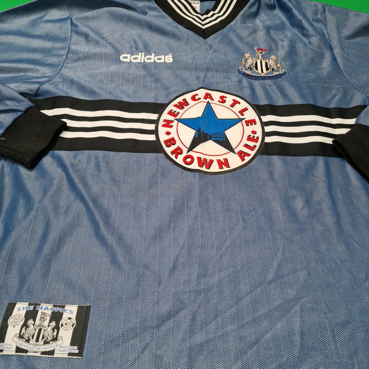 Newcastle United 1996/1997 Long Sleeve Away Football Shirt (M)