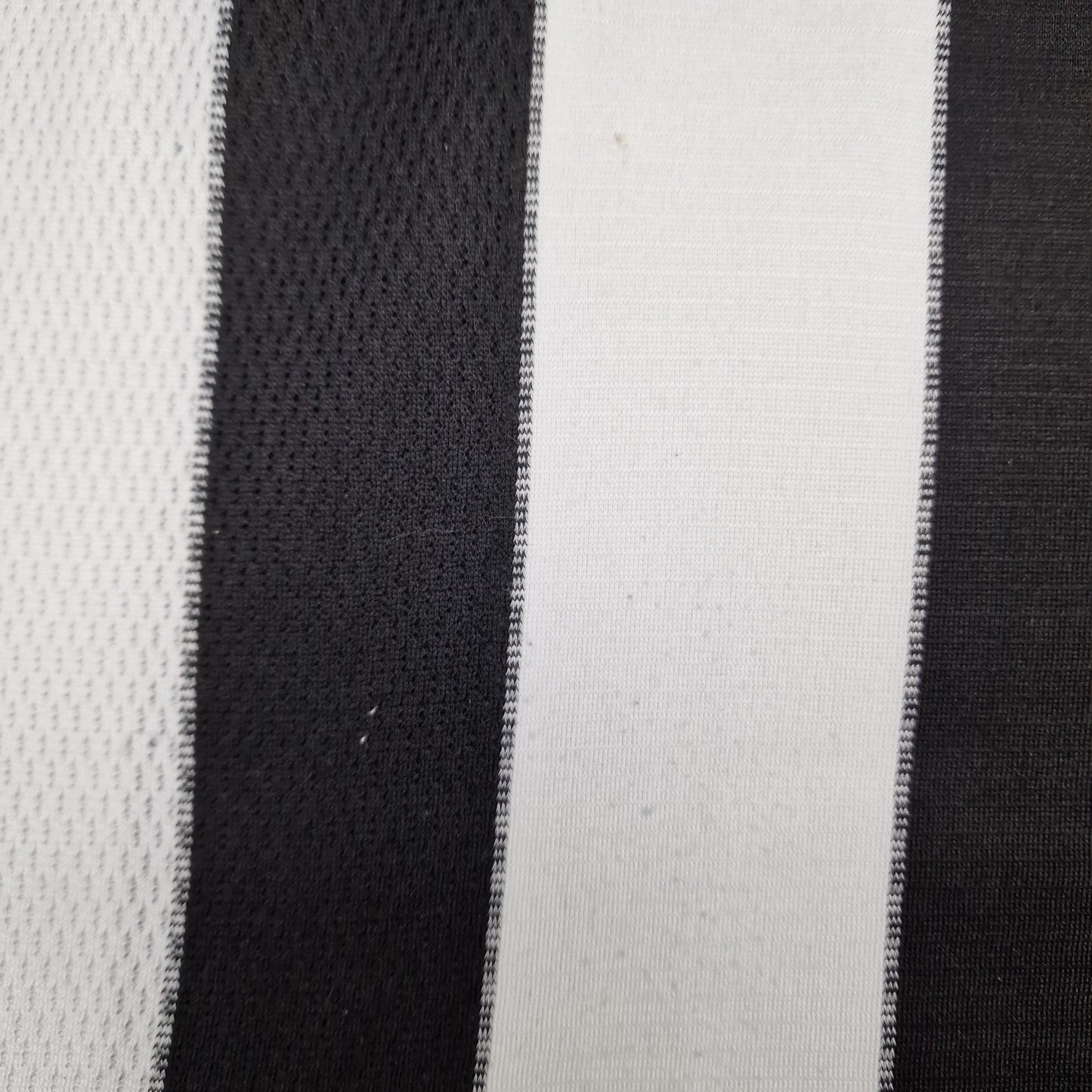 Newcastle United 1999/2000 Home Football Shirt (L)