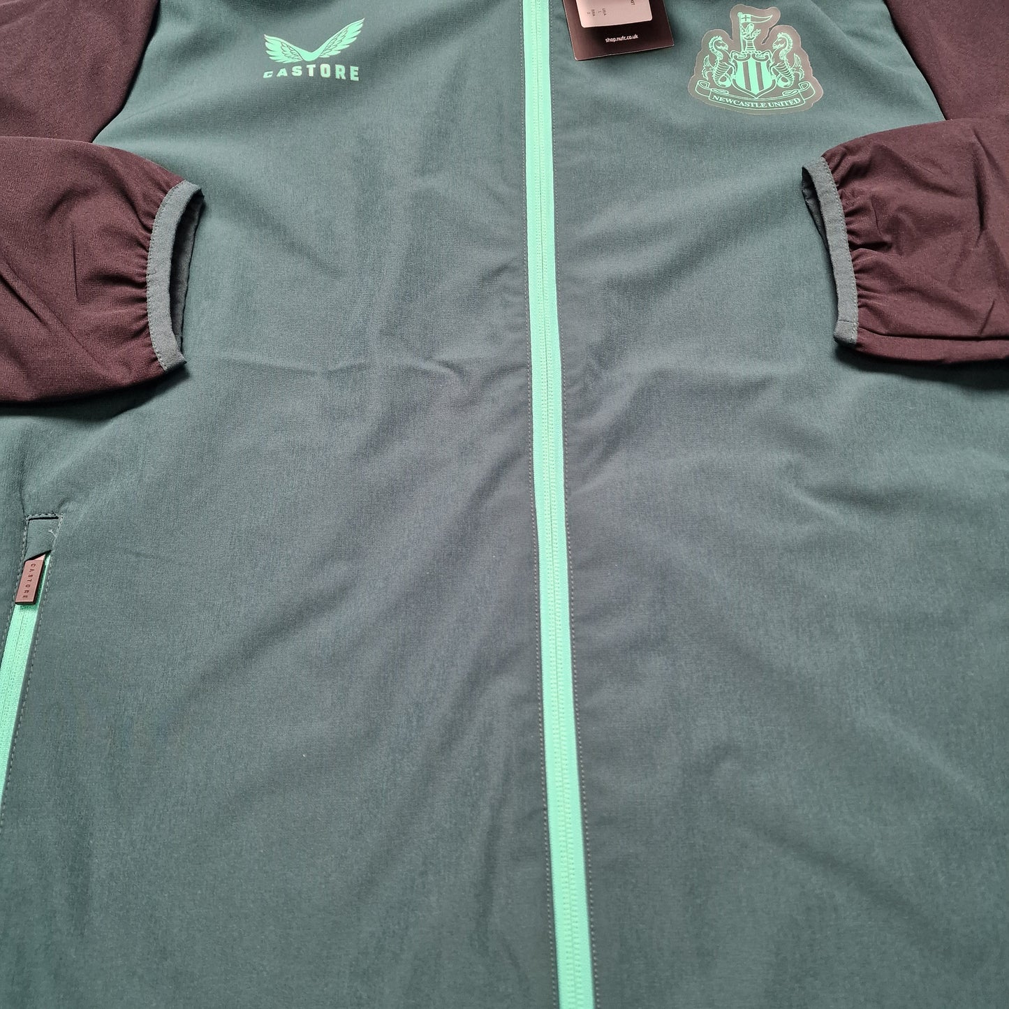 Newcastle United 2023/2024 Hooded Travel Jacket (L)