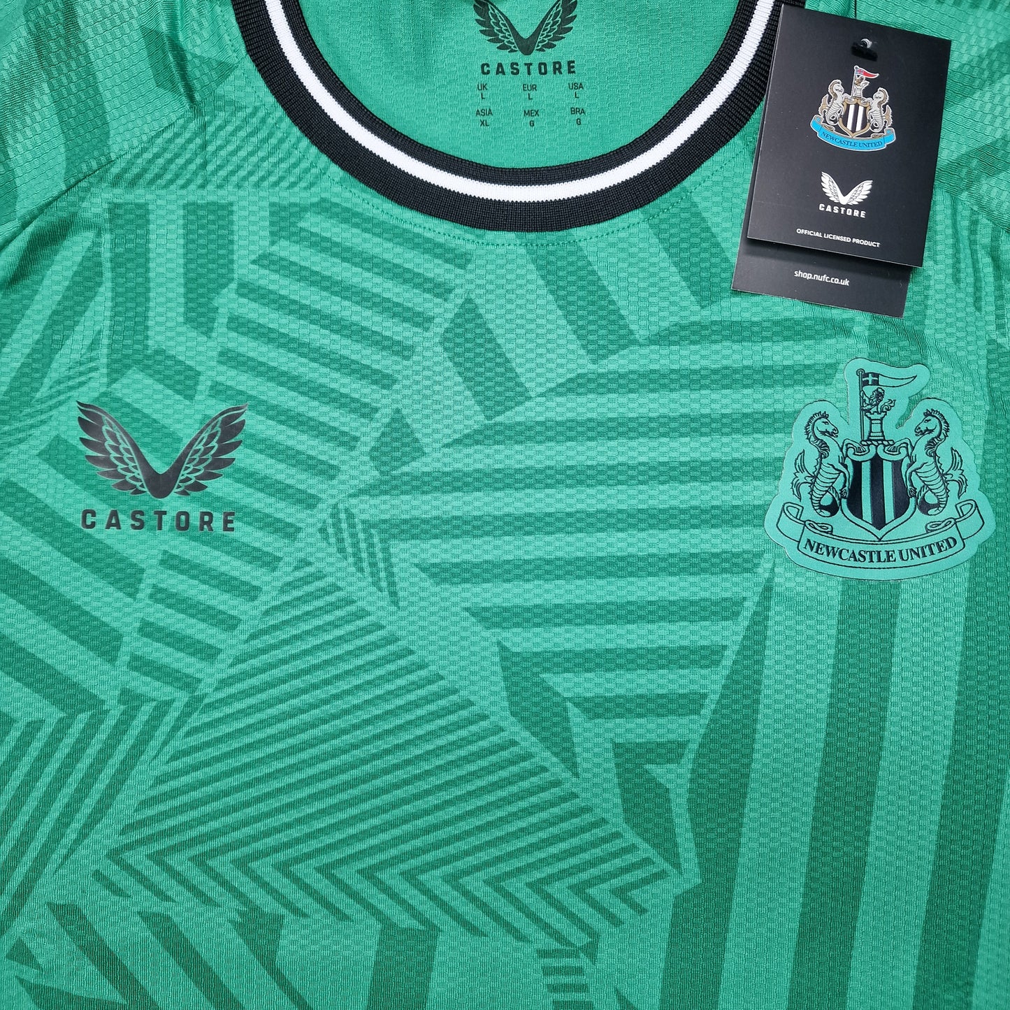 Newcastle United 2023/2024 BNWT Pro Away Football Shirt (M) No sponsor