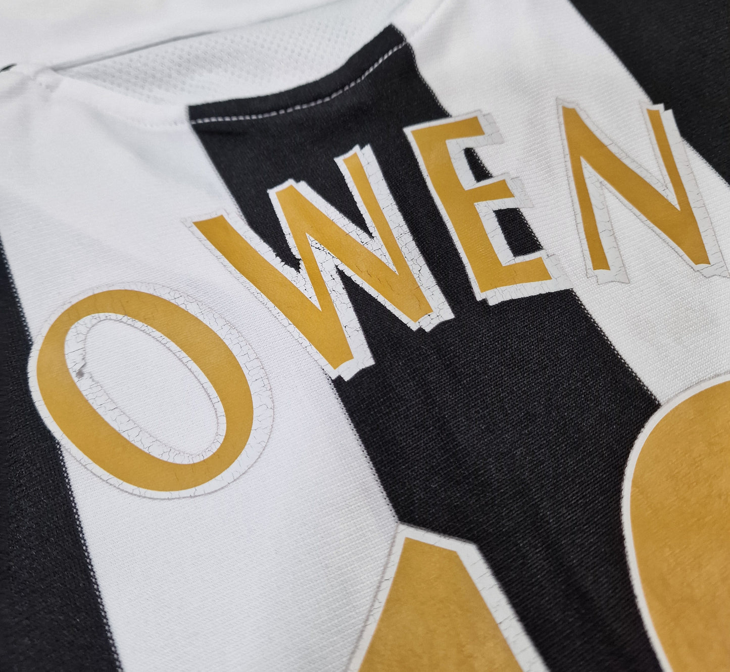 Newcastle United 2005/2007 Home Football Shirt (XL) Owen 10