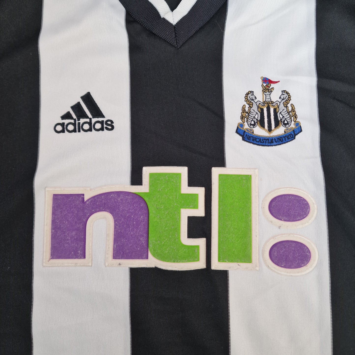 Newcastle United 2001/2002 Home Football Shirt (L)