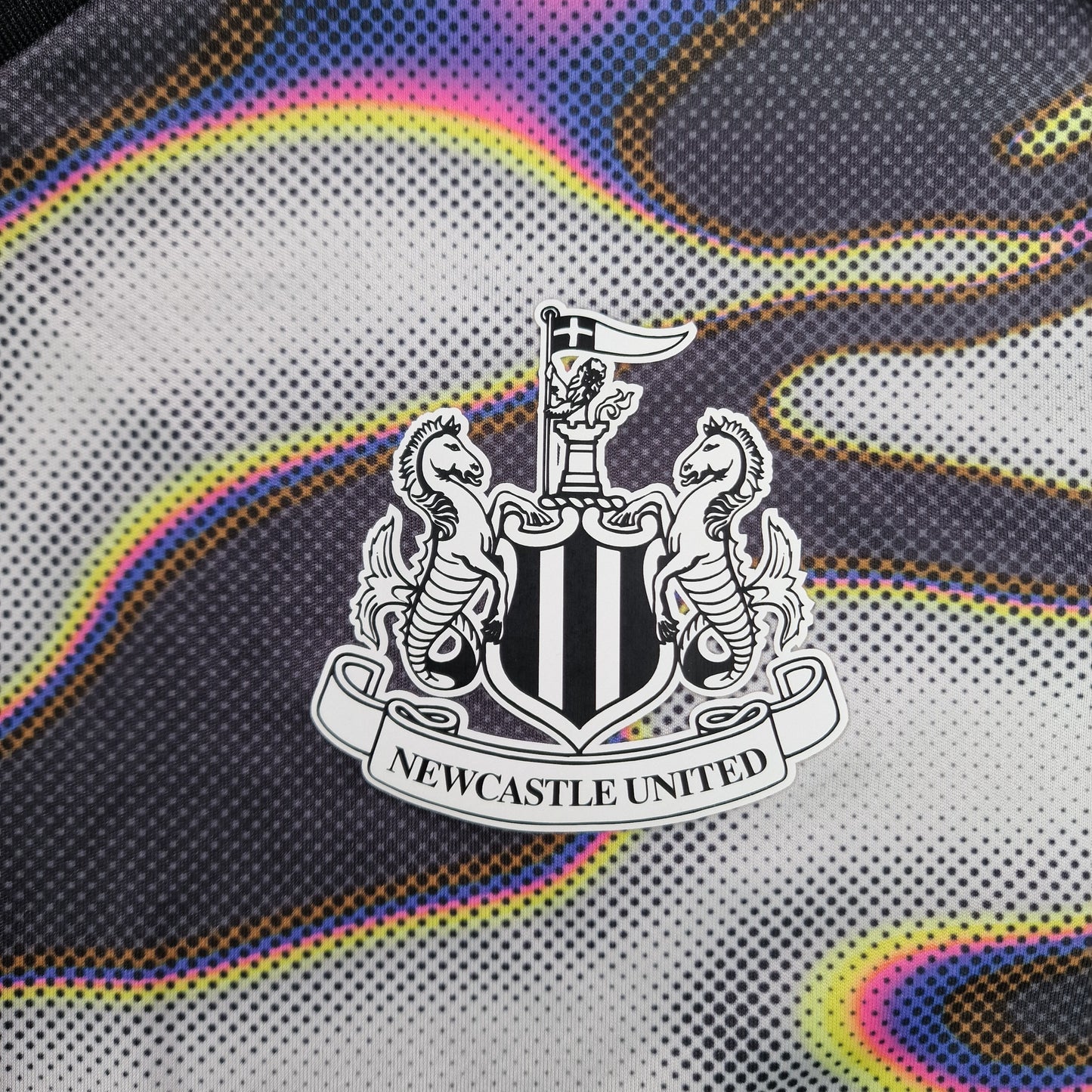 Newcastle United 2024/2025 'Love Unites' Pride 24 Shirt (M)