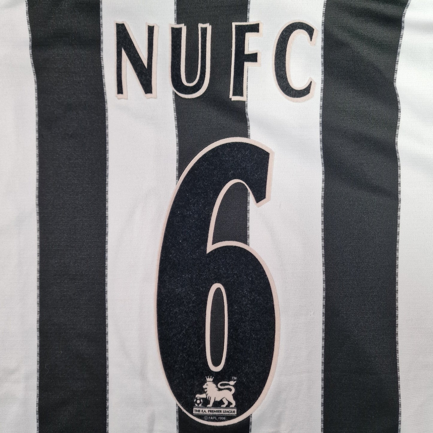 Newcastle United 1999/2000 Home Football Shirt (M) 'NUFC 6'