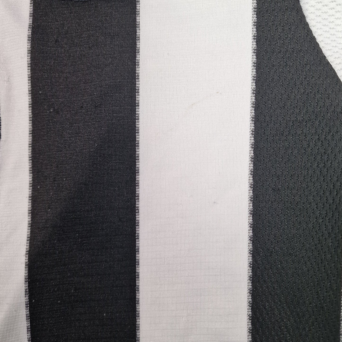 Newcastle United 1999/2000 Home Football Shirt (M) 'NUFC 6'