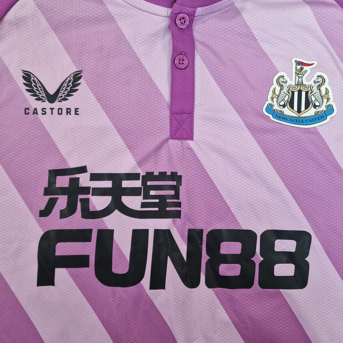 Newcastle United 2021/2022 Goalkeeper Shirt 'Darlow 26' (XL)