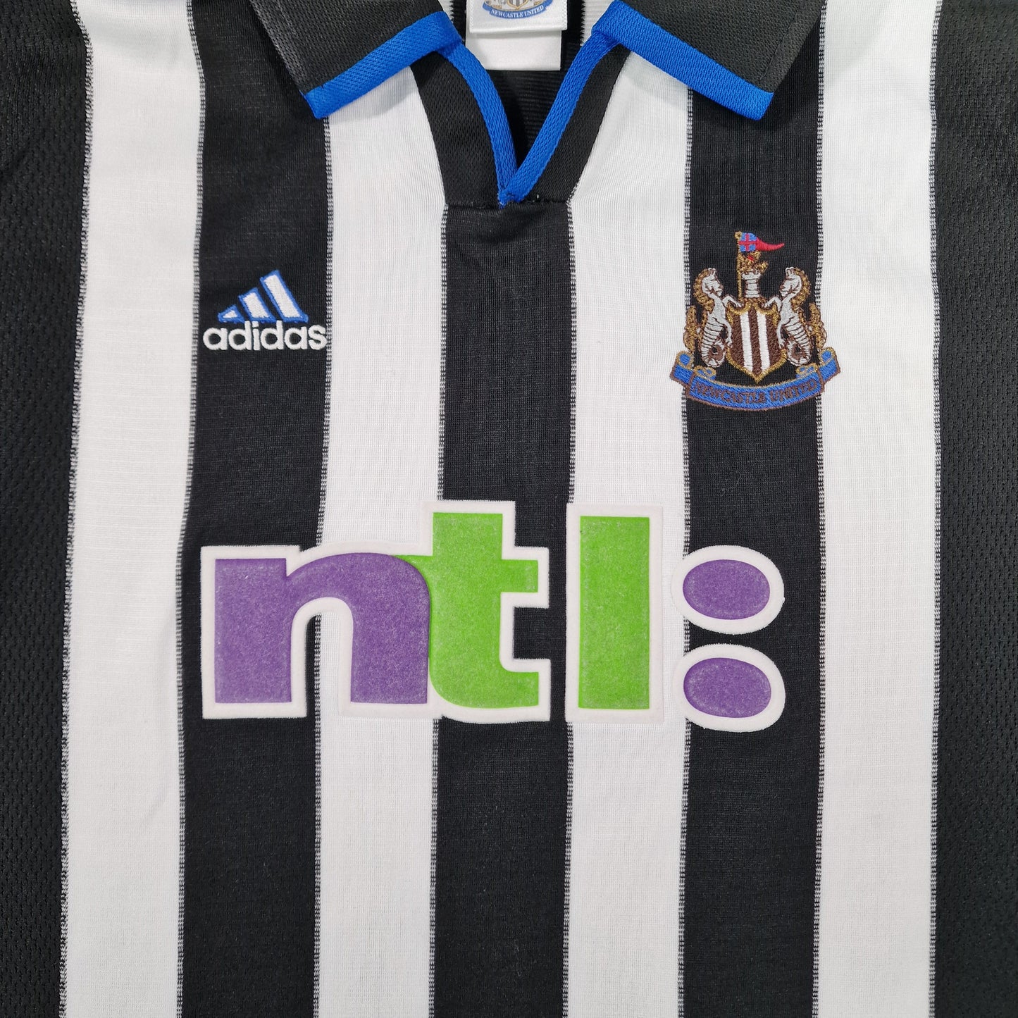 Newcastle United 2001/2002 Home Football Shirt (L Youth) 'Cort 16'