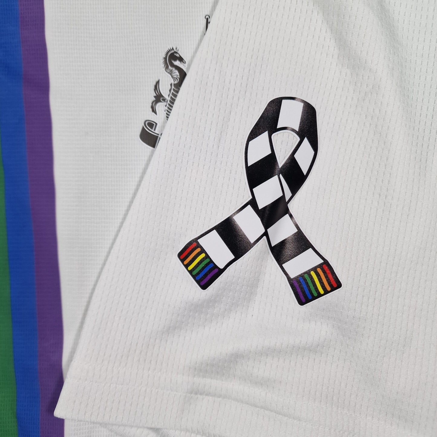 Newcastle United 2019/2020 Puma Pride Training Shirt (M)