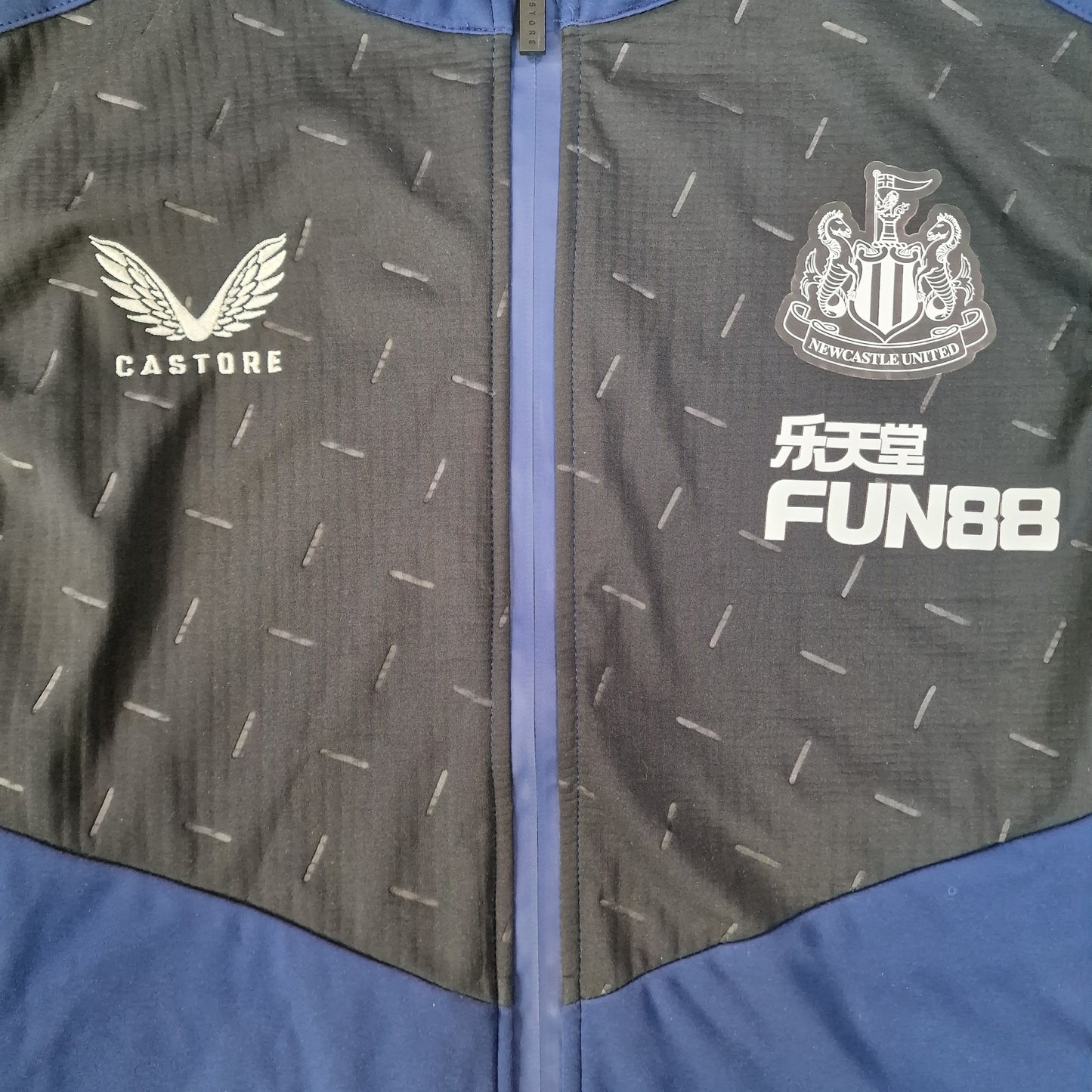 Newcastle United 2021/2022 Castore Padded Gilet (M)