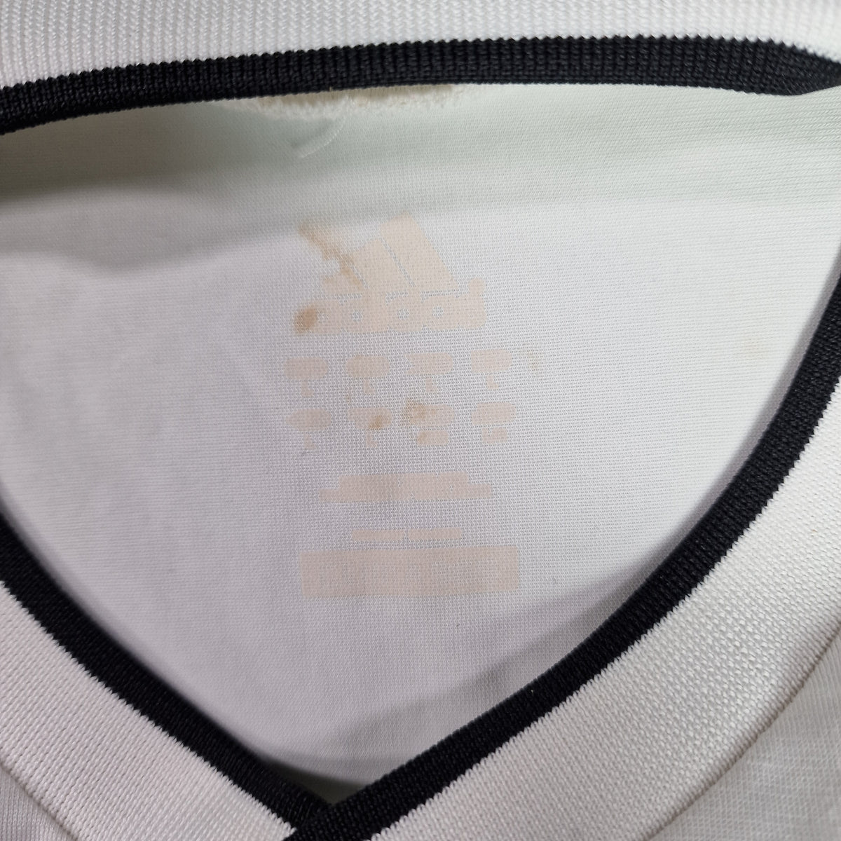 Newcastle United 2009/2010 Home Football Shirt (L)
