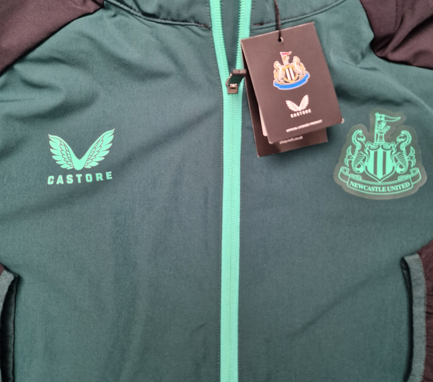 Newcastle United 2023/2024 Hooded Travel Jacket (L)