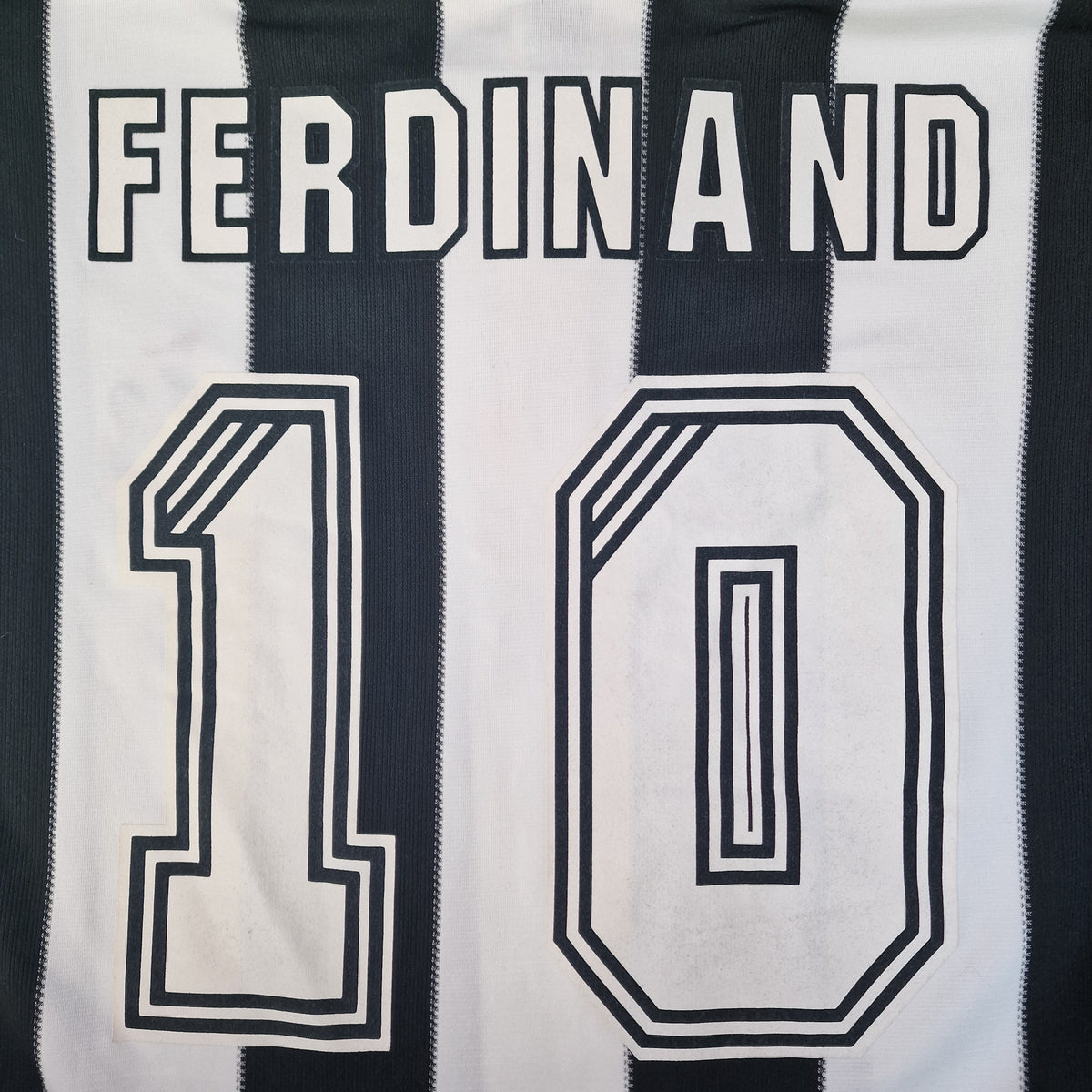 Newcastle United 1995/1997 Home Football Shirt 'Ferdinand 10' (2XL)