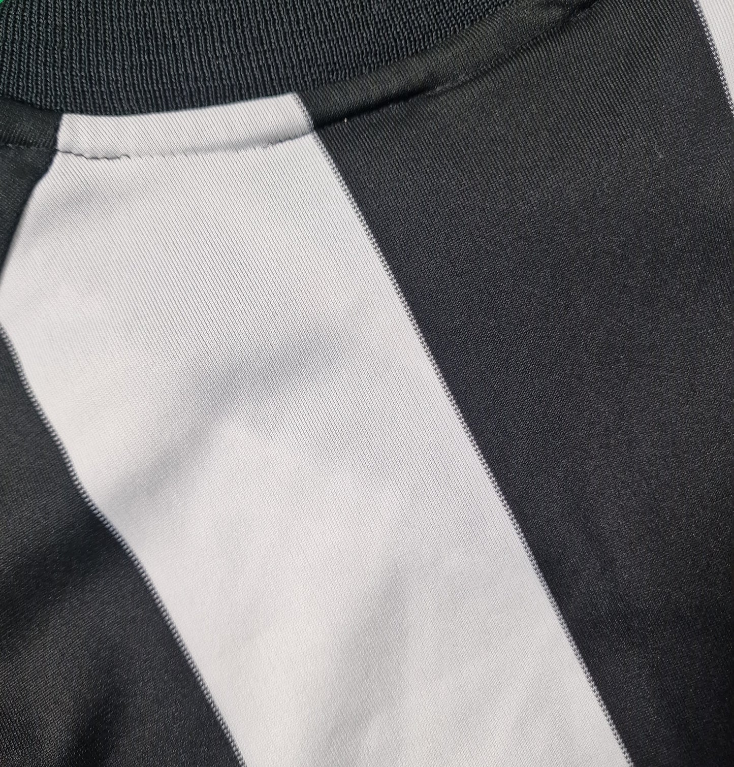 Newcastle United 2001/2003 Home Football Shirt (L)