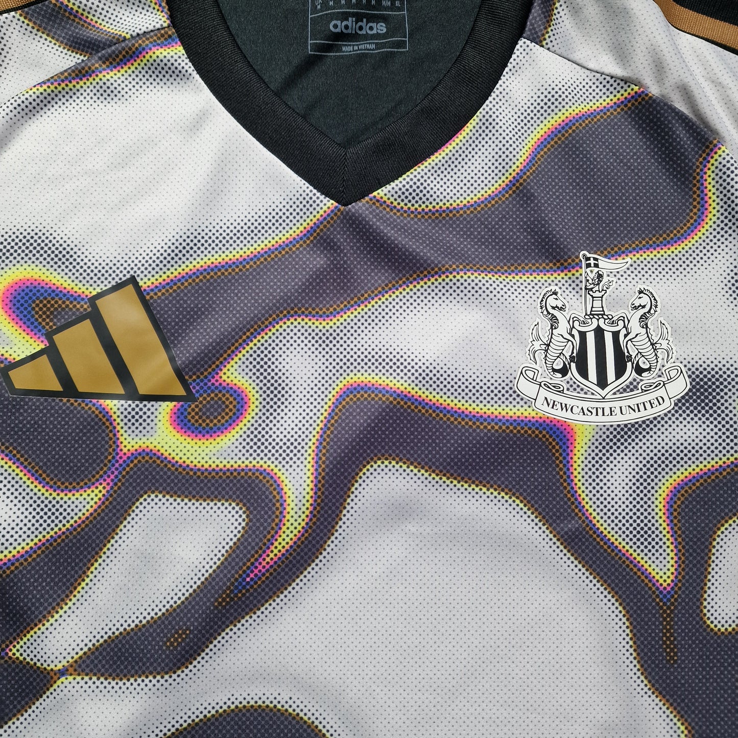 Newcastle United 2024/2025 'Love Unites' Pride 24 Shirt (M)