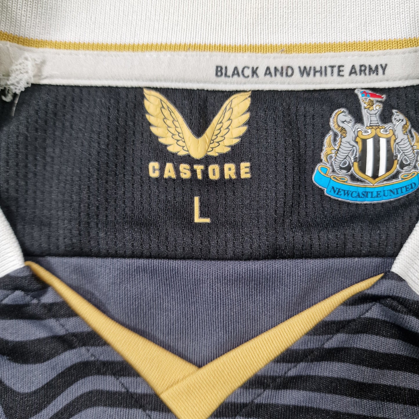 Newcastle United 2021/2022 Away Football Shirt (L)