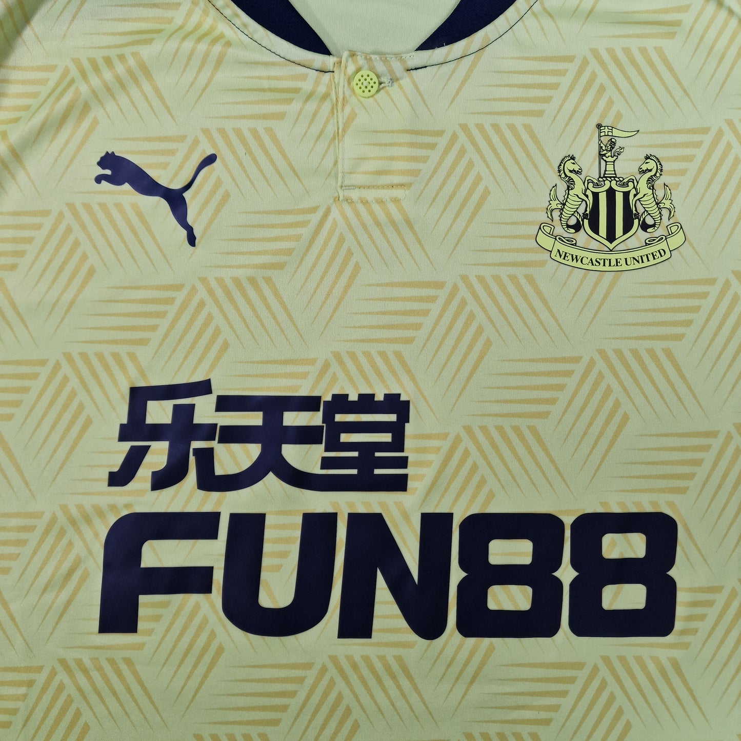Newcastle United 2020/2021 Away Football Shirt (XL)