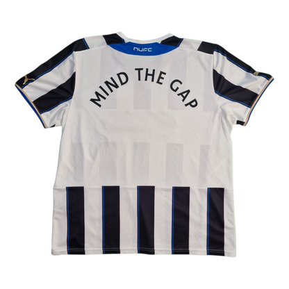 Newcastle United 2013/2014 Home Football Shirt 'mind the gap' (XL)