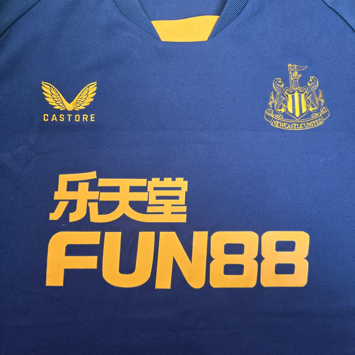 Newcastle United 2022/2023 Away Football Shirt 'Wilson 9' (XL)