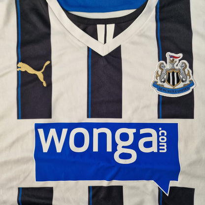 Newcastle United 2013/2014 Home Football Shirt 'mind the gap' (XL)