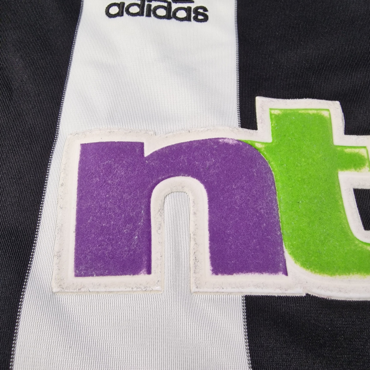 Newcastle United 2001/2003 Home Football Shirt (M)