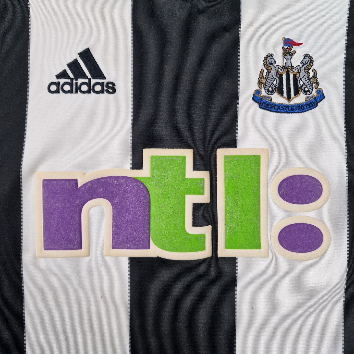 Newcastle United 2001/2003 Home Football Shirt (L)