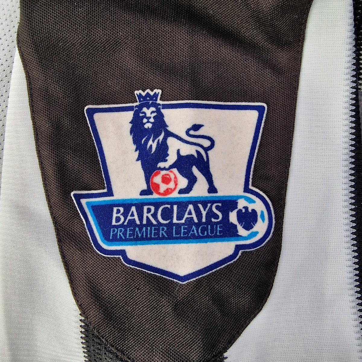 Newcastle United 2010/2011 Home Football Shirt (S)