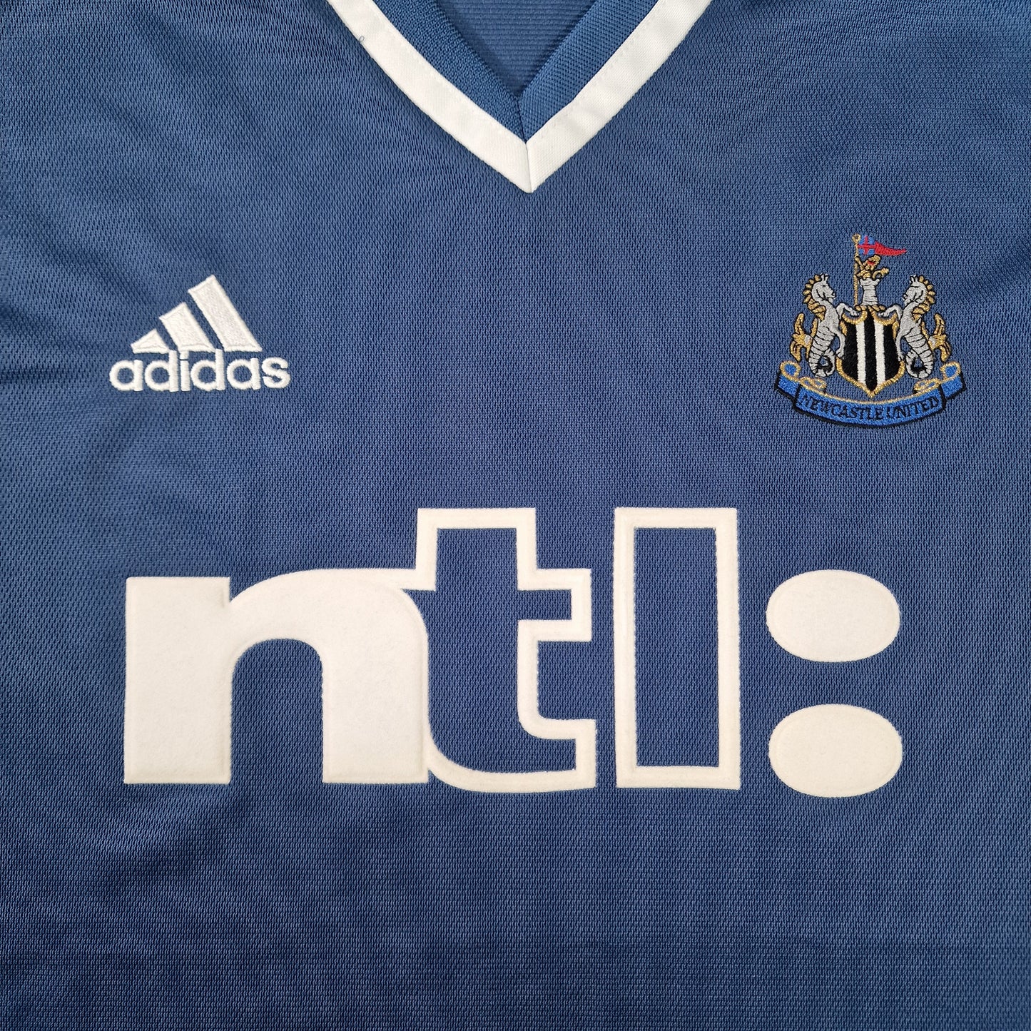 Newcastle United 2001/2002 Away Football Shirt (M)