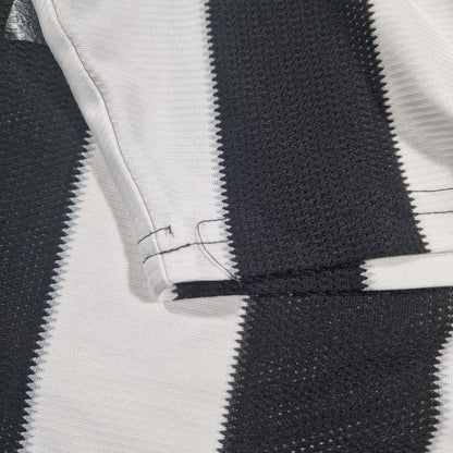 Newcastle United 2010/2011 Home Football Shirt (M)