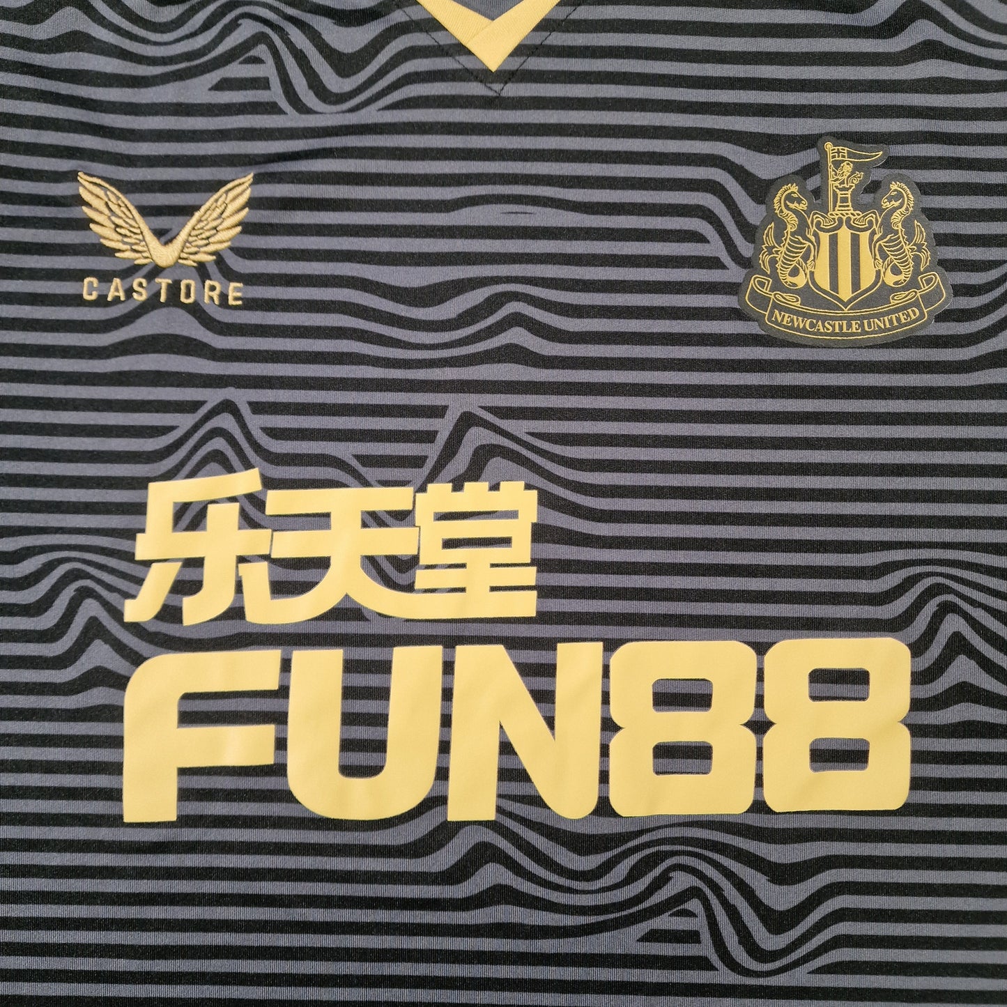 Newcastle United 2021/2022 Away Football Shirt (L)