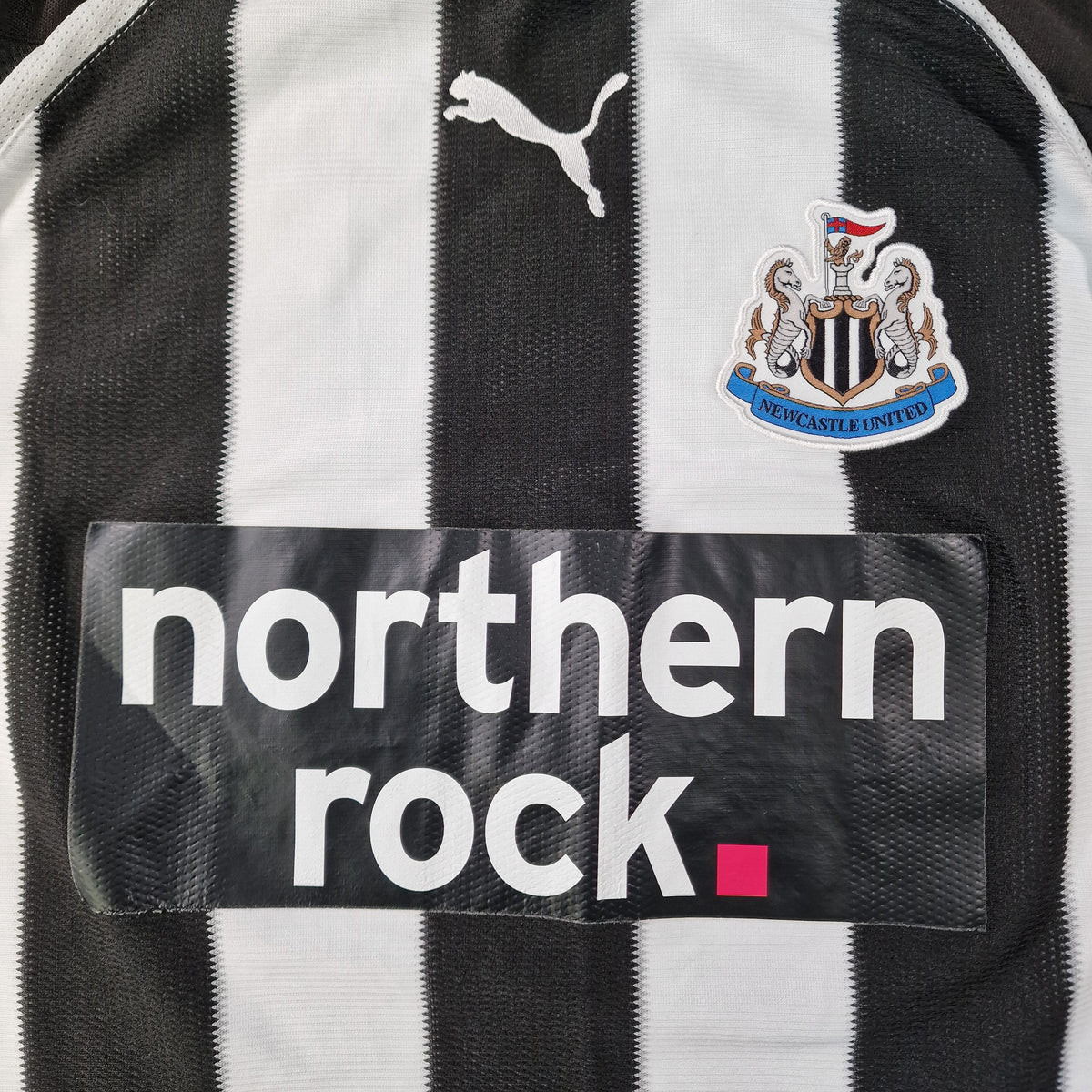 Newcastle United 2010/2011 Home Football Shirt (M)