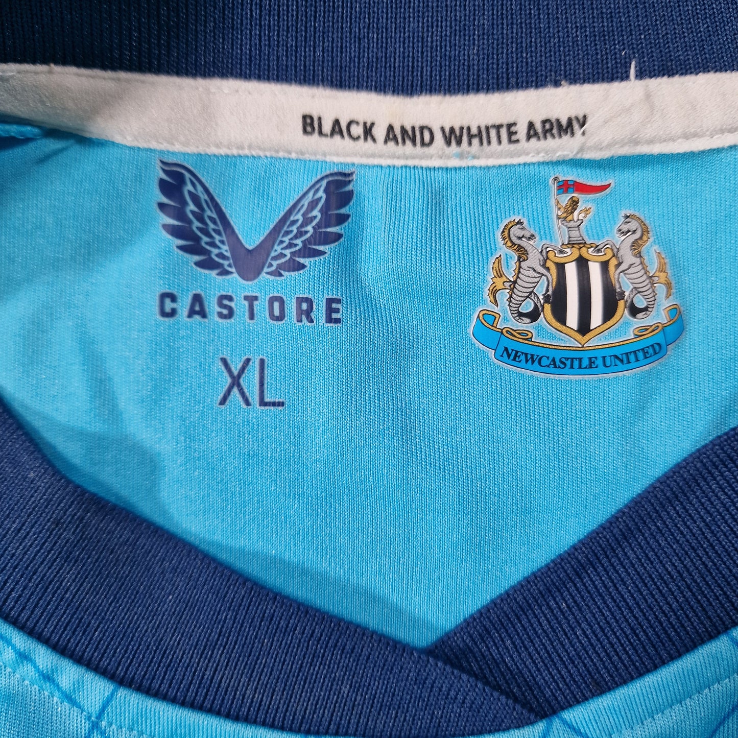 Newcastle United 2021/2022 Third Football Shirt (XL)