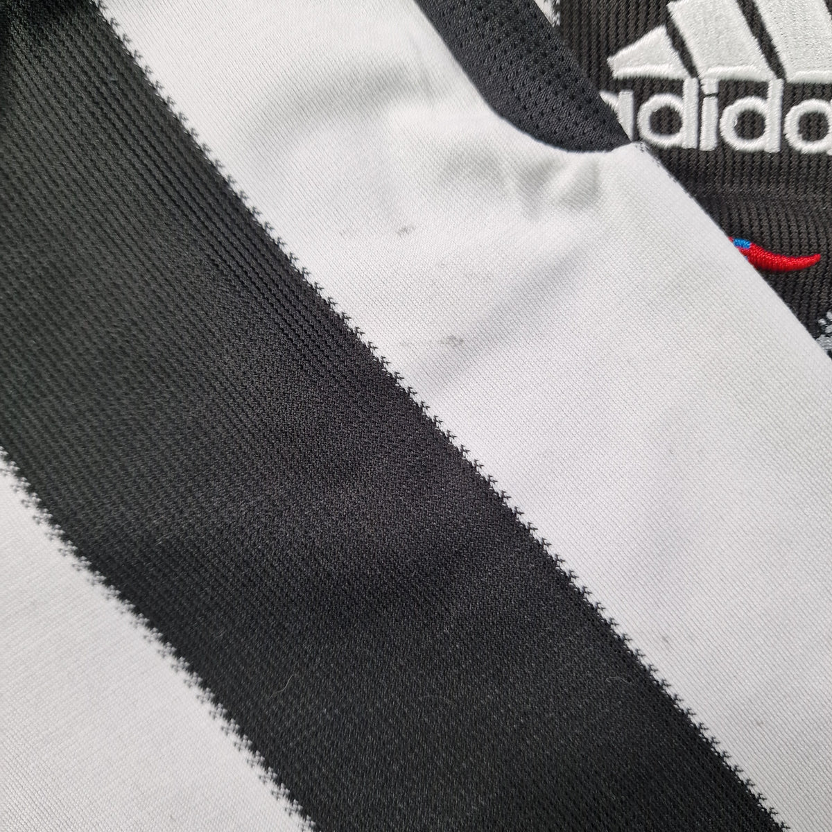 Newcastle United 2009/2010 Home Football Shirt (L)