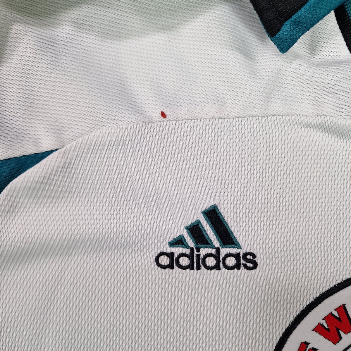Newcastle United 1999/2000 Away Football Shirt (M)