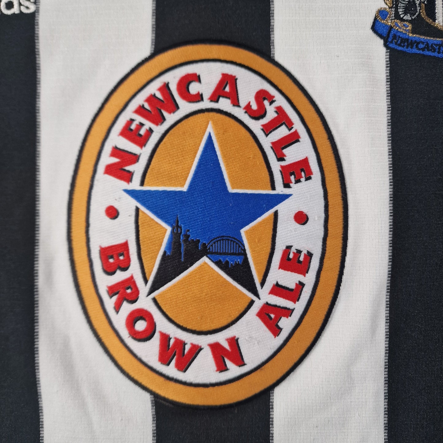 Newcastle United 1999/2000 Home Football Shirt (L)