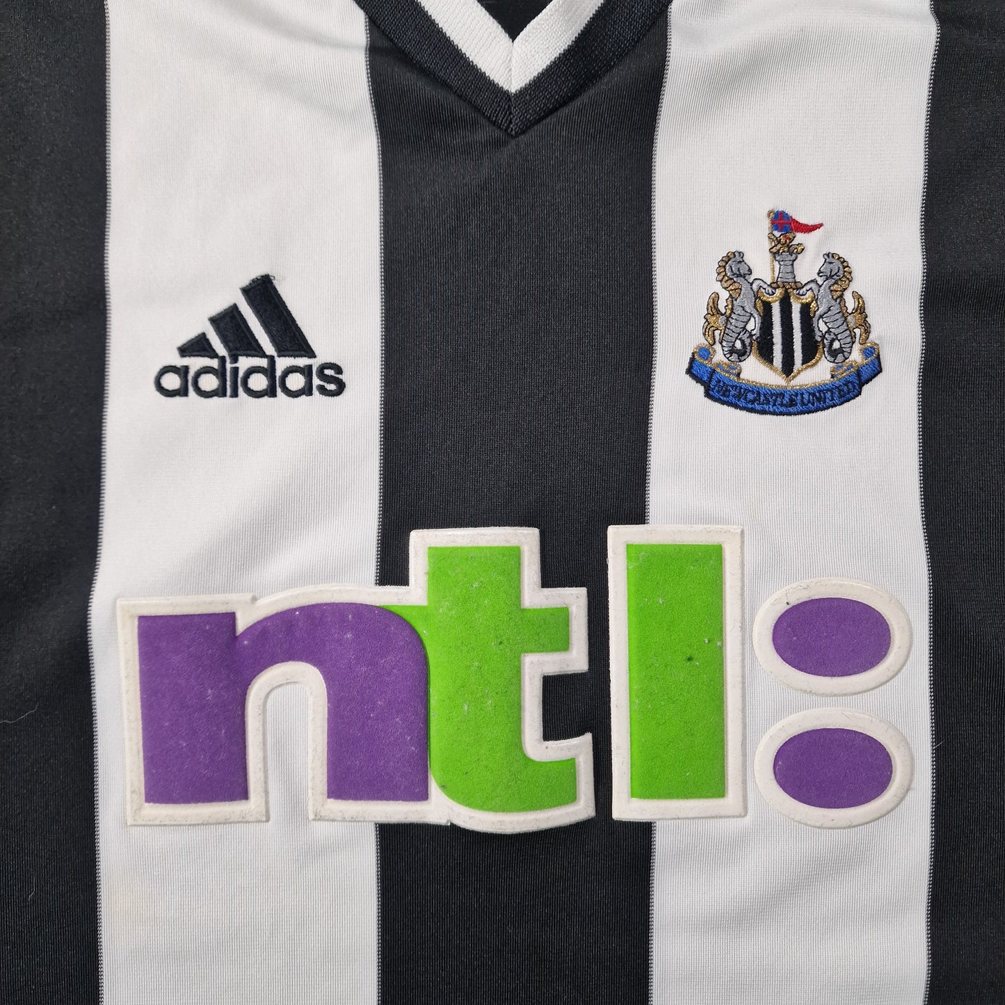 Newcastle United 2001/2003 Home Football Shirt (L)