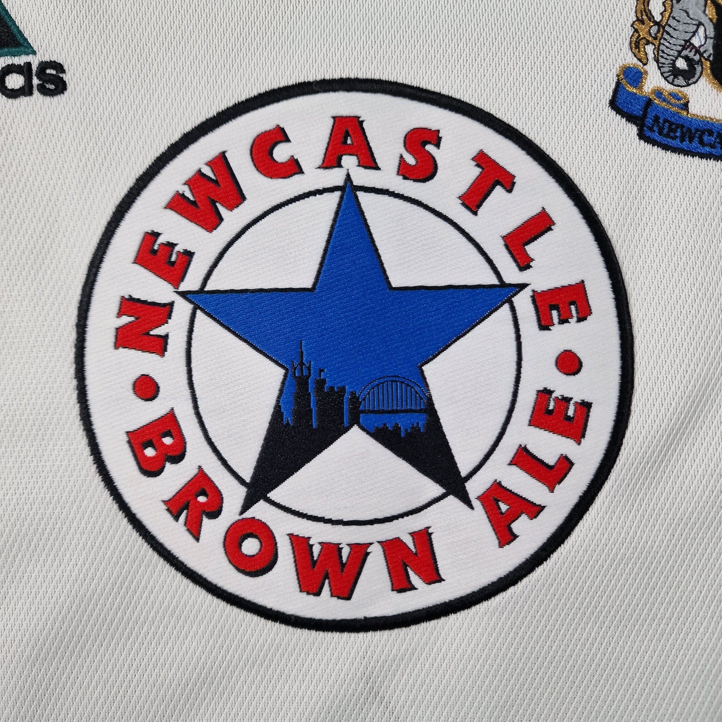 Newcastle United 1999/2000 Away Football Shirt (S)
