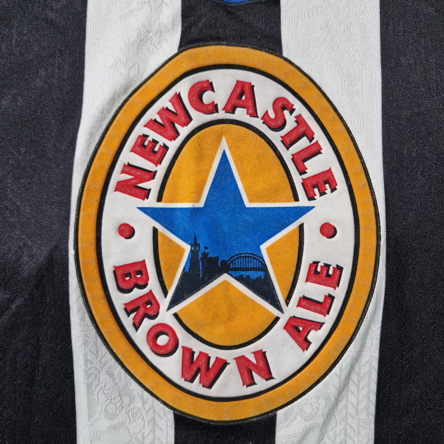 Newcastle United 1997/1999 Home Football Shirt 'Howey 6' (L Youth)